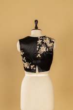 Load image into Gallery viewer, Black &amp; White georgette sequence Saree paired with Embroidered sleeveless blouse
