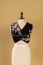 Load image into Gallery viewer, Black &amp; White georgette sequence Saree paired with Embroidered sleeveless blouse
