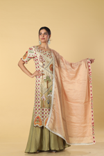 Load image into Gallery viewer, Ombrae green beige story telling resham dori embroidery suit paired with banarasi georgette and contrast peach banarasi dupatta
