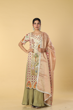 Load image into Gallery viewer, Ombrae green beige story telling resham dori embroidery suit paired with banarasi georgette and contrast peach banarasi dupatta
