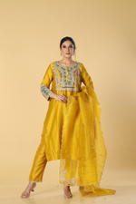 Load image into Gallery viewer, Yellow chandari dori embroidered suit paired with pants &amp; banarasi organza dupatta
