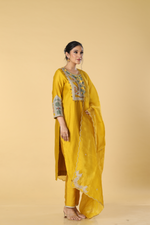 Load image into Gallery viewer, Yellow chandari dori embroidered suit paired with pants &amp; banarasi organza dupatta
