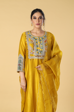 Load image into Gallery viewer, Yellow chandari dori embroidered suit paired with pants &amp; banarasi organza dupatta
