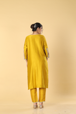 Load image into Gallery viewer, Yellow chandari dori embroidered suit paired with pants &amp; banarasi organza dupatta
