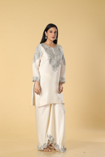 Load image into Gallery viewer, Off white banarasi organza mirror &amp; resham embroidered suit paired with cowl skirt
