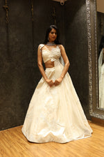 Load image into Gallery viewer, Ivory Appliqué &amp; Kardana Indowestern Set with One-Side Sleeve
